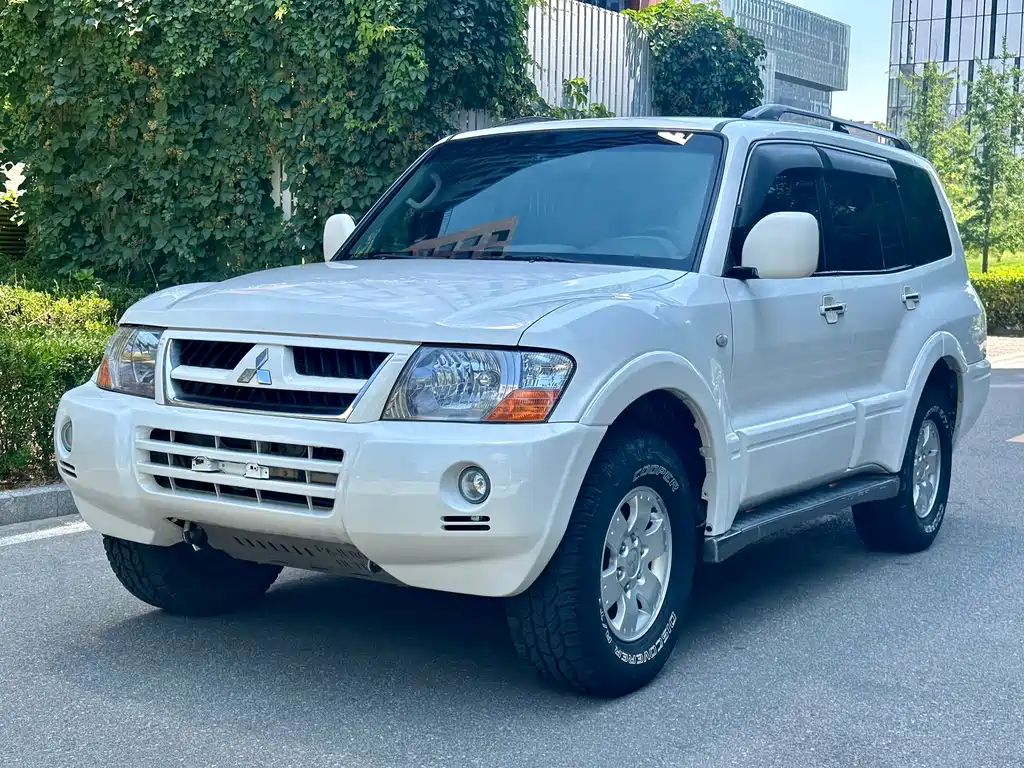Mitsubishi Pajero 2012