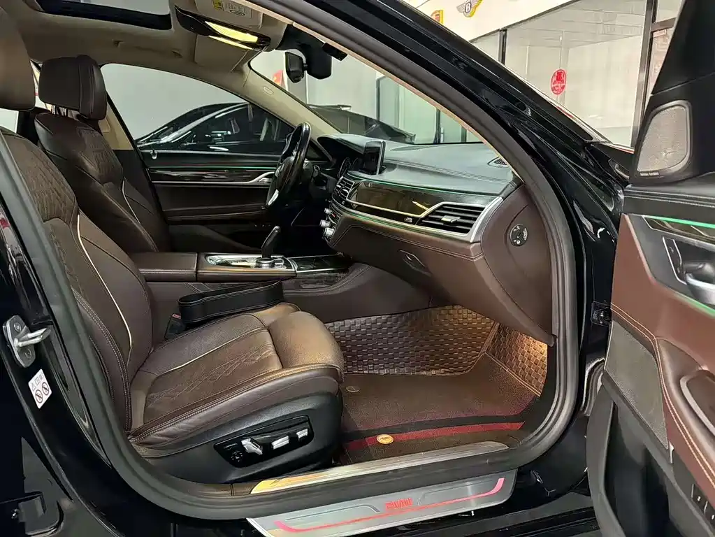 BMW 7 Series 2019 — фото 10
