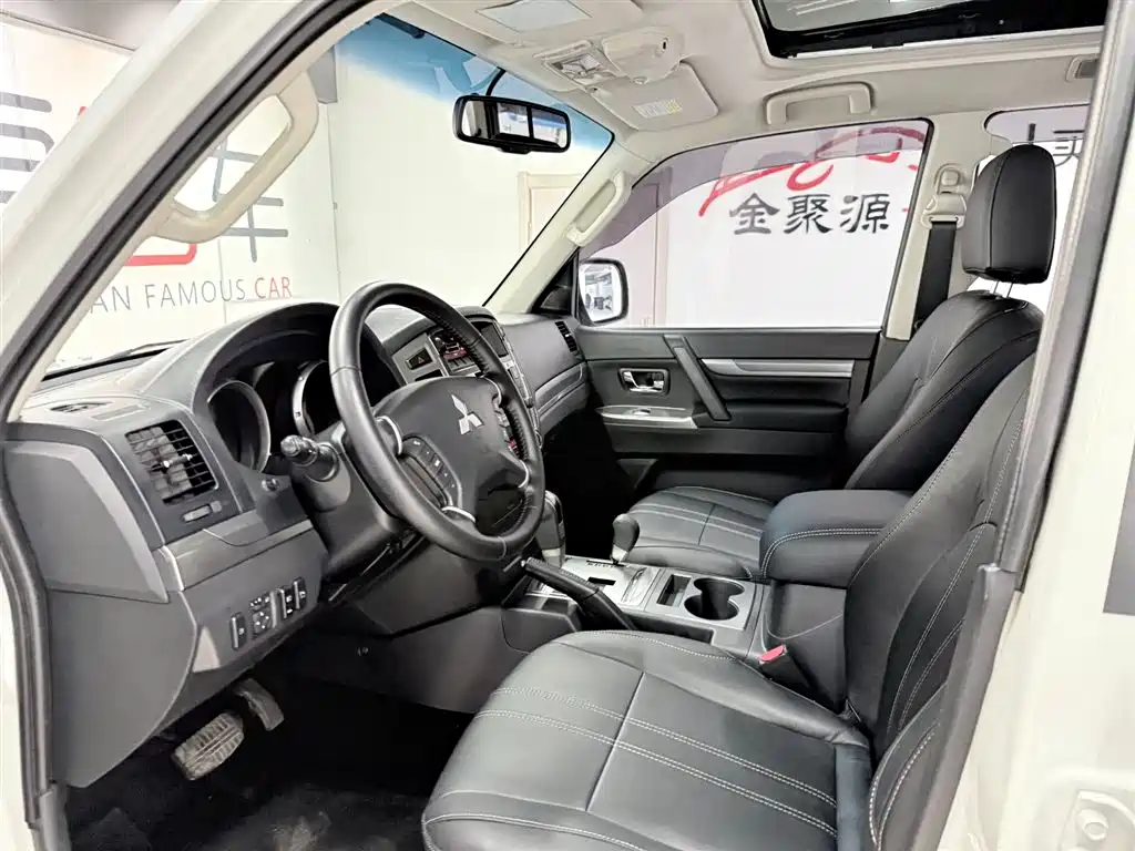 Mitsubishi Pajero 2016 — фото 8