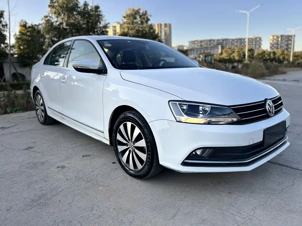 Volkswagen Sagitar 2018