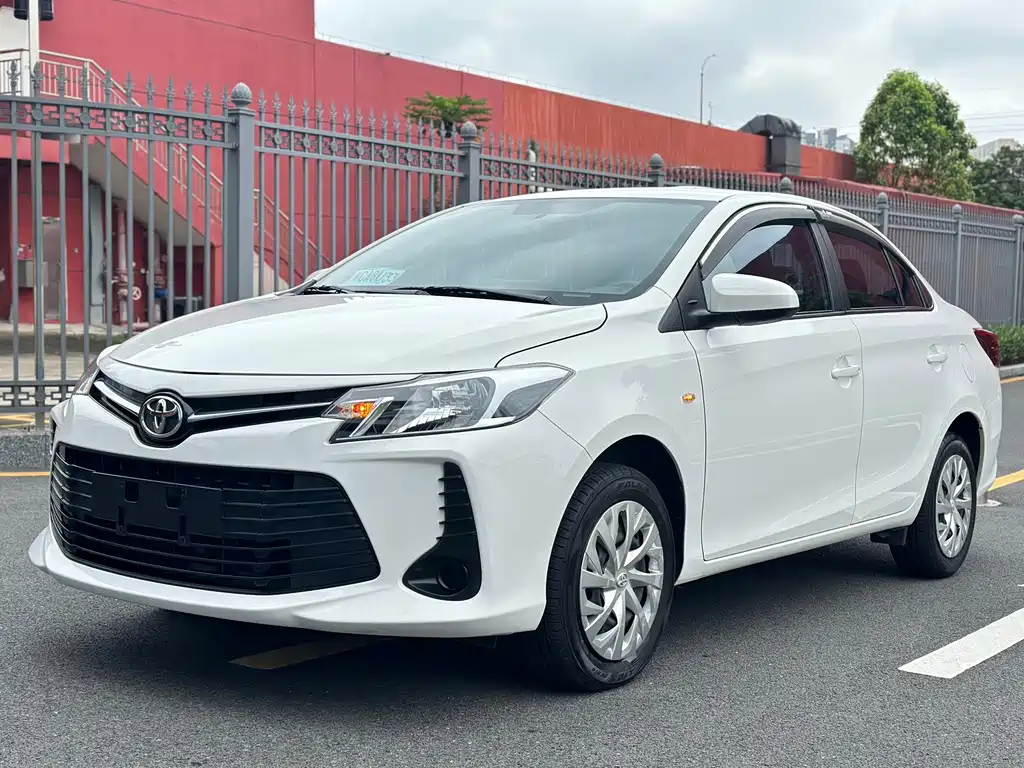 Toyota Vios 2022 — фото 1