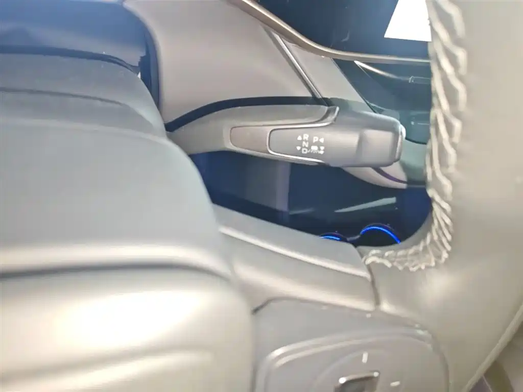 Hongqi EH7 2025 — фото 14