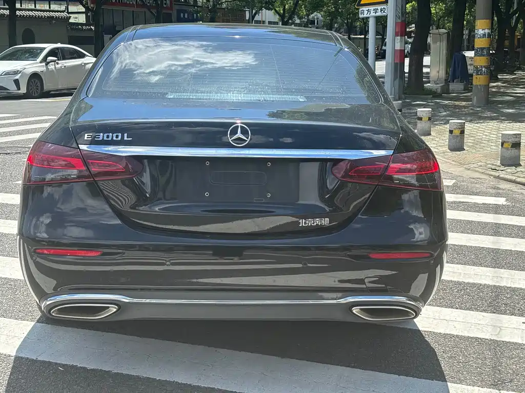 Mercedes-Benz E-Class 2023 — фото 19