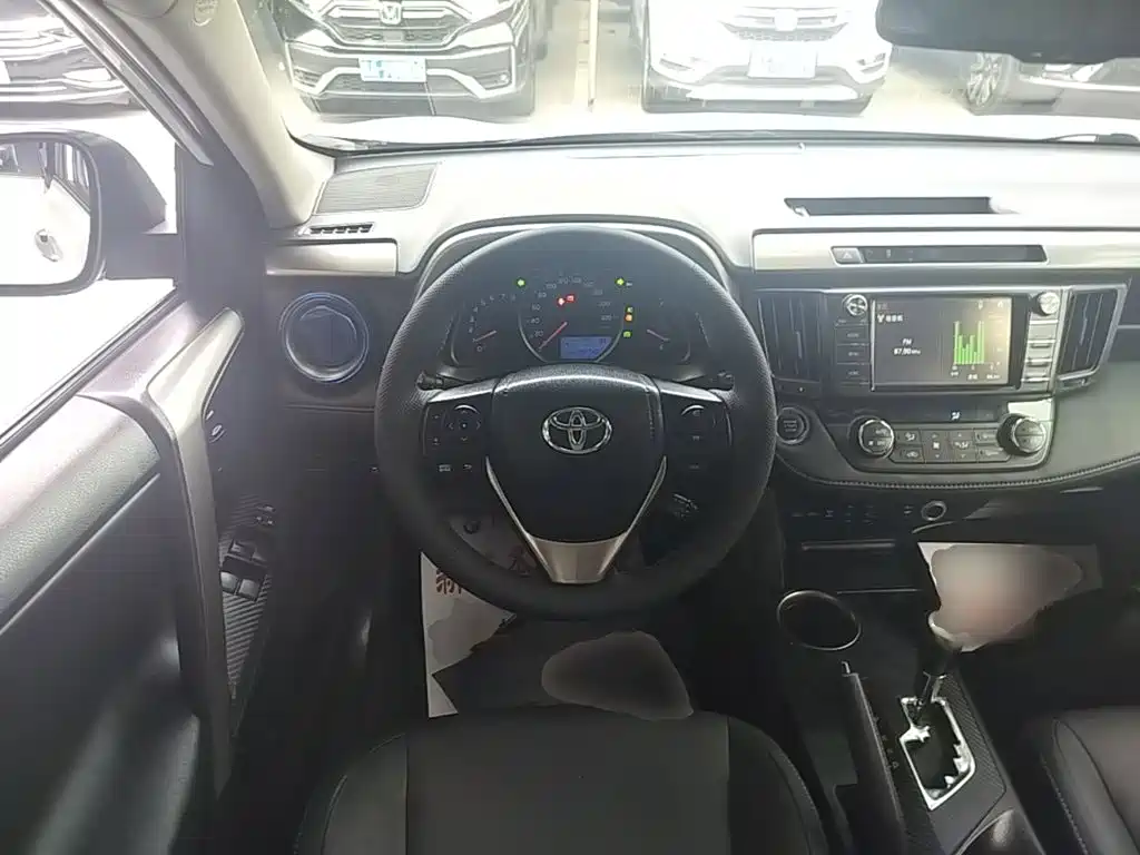 Toyota RAV4 2015 — фото 11