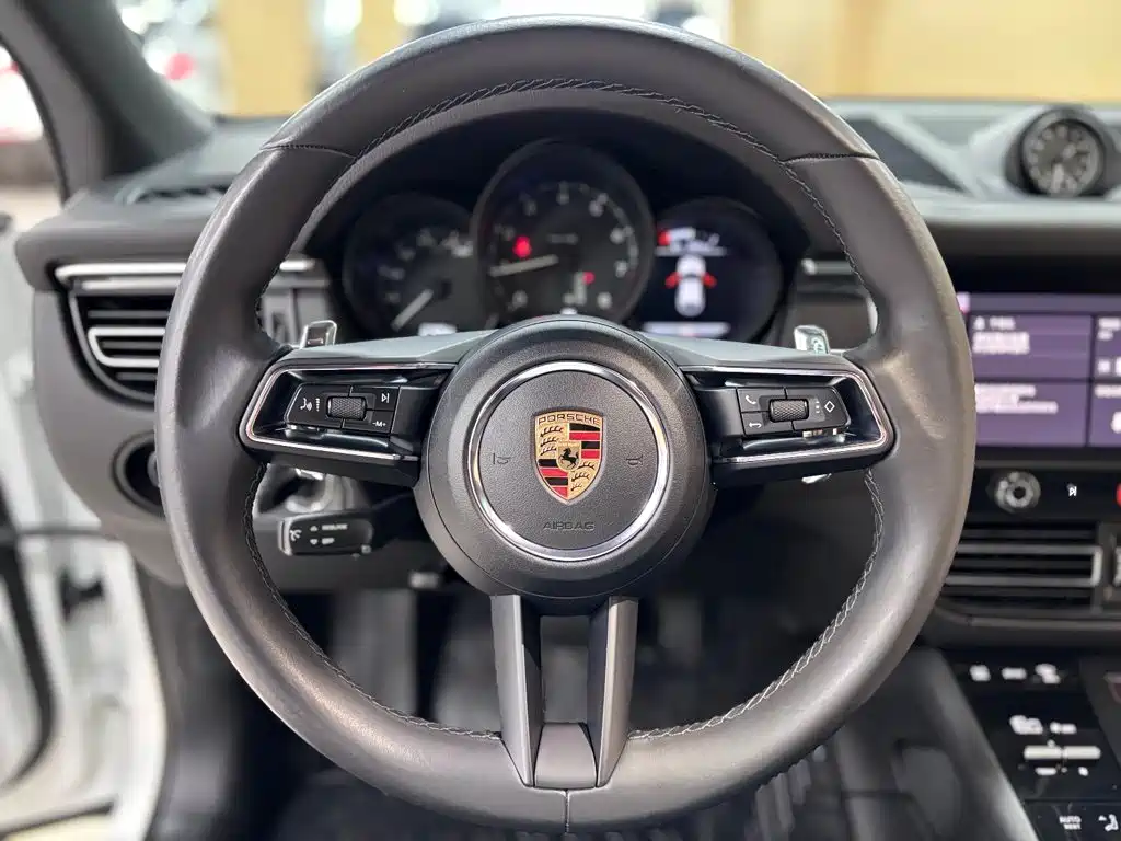 Porsche Macan 2023 — фото 16