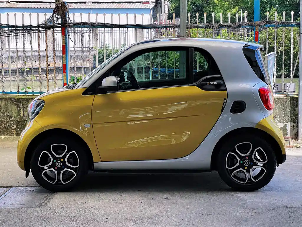 smart Fortwo 2017 — фото 11