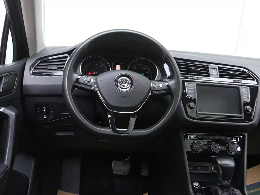Volkswagen Tiguan L 2018 — фото 28