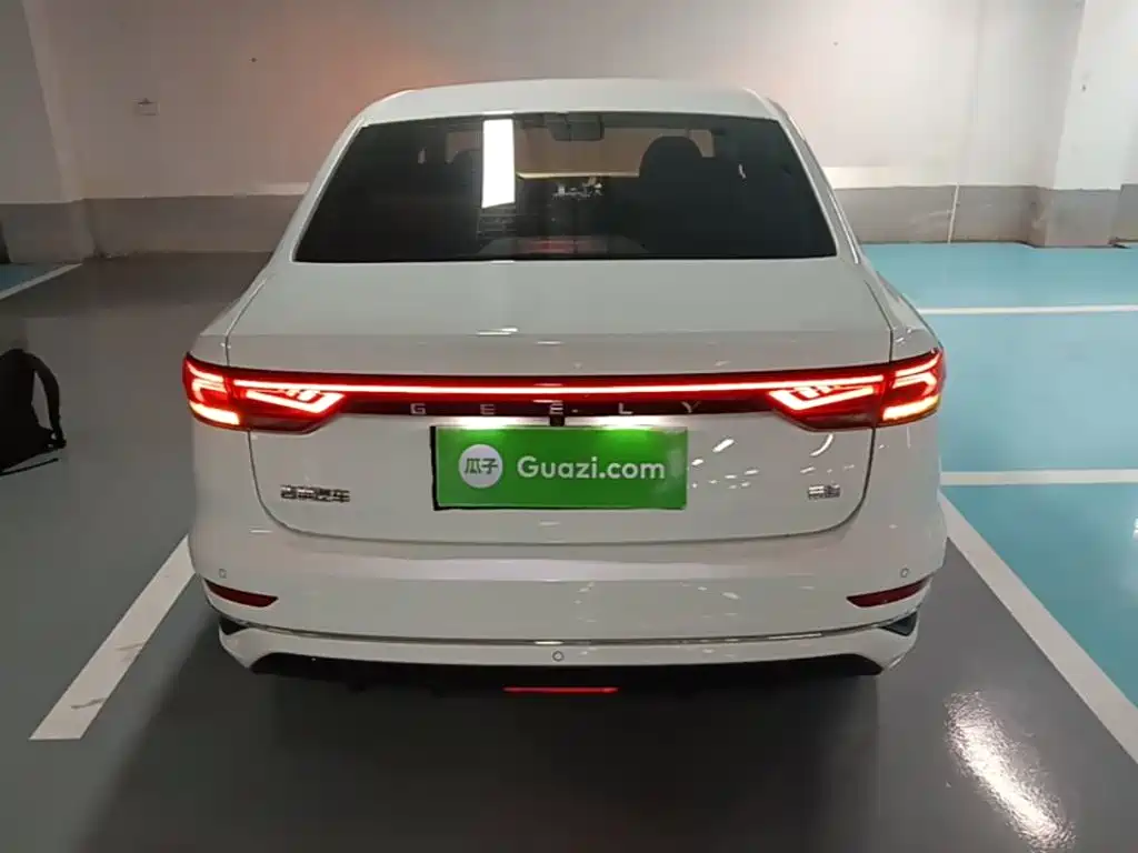 Geely Emgrand 2022