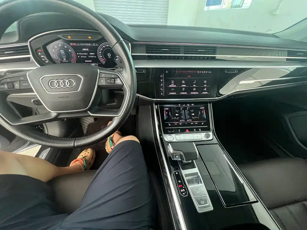 Audi A8 2020 — фото 17