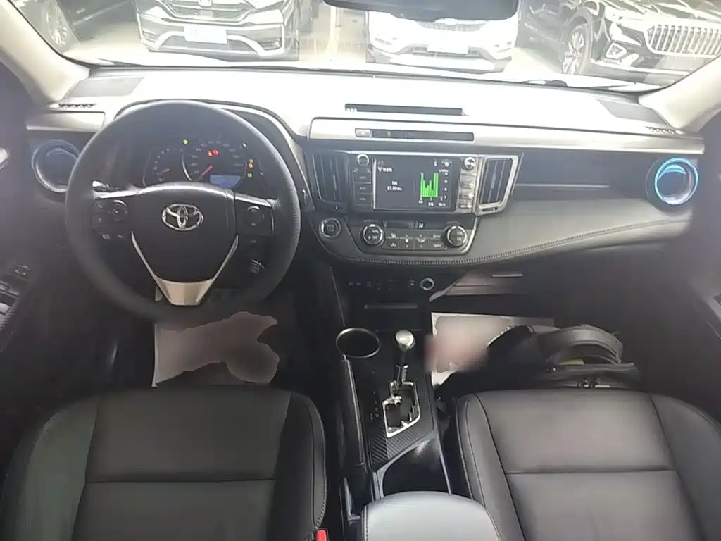 Toyota RAV4 2015 — фото 10