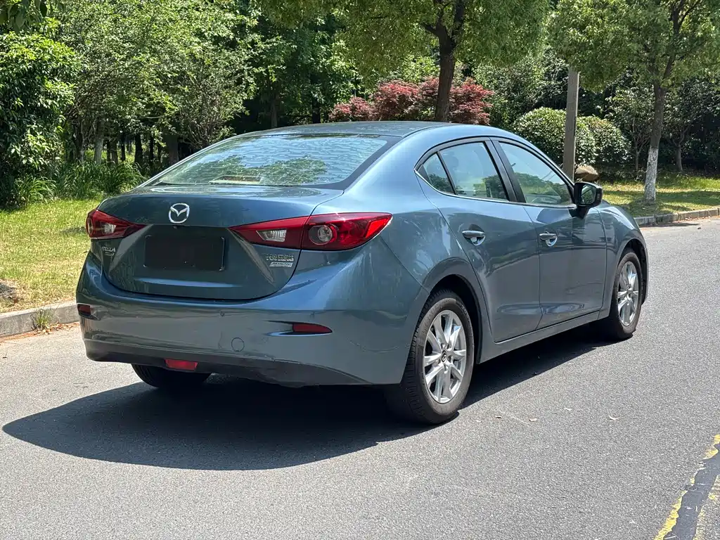 Mazda 3 Axela 2016 — фото 9