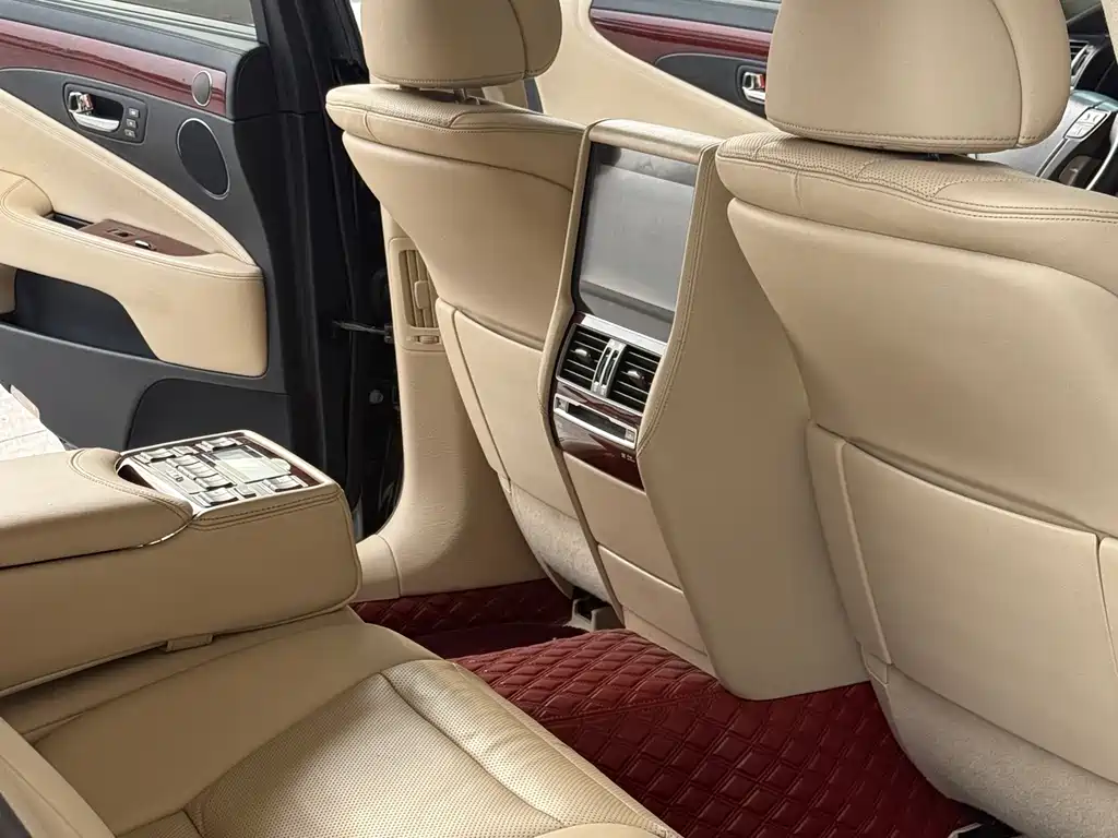 Lexus LS 2012 — фото 19