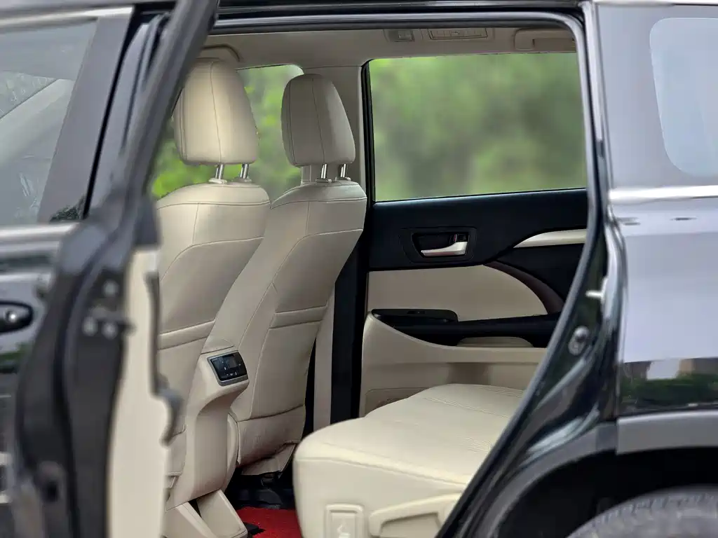 Toyota Highlander 2015 — фото 11