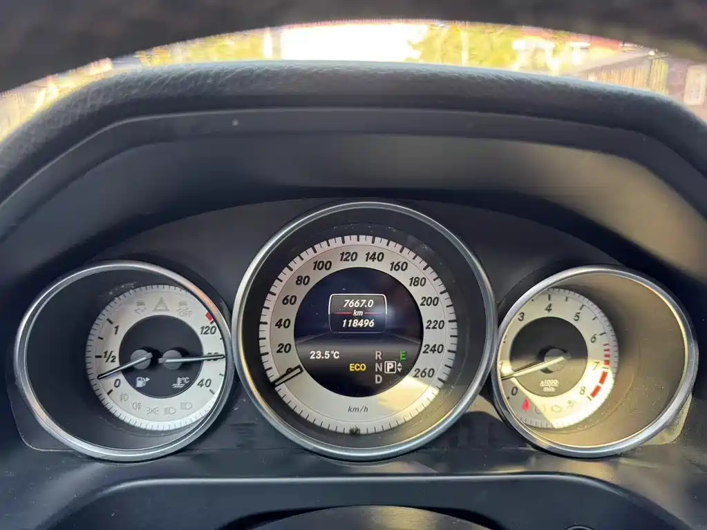 Mercedes-Benz E-Class 2015 — фото 16