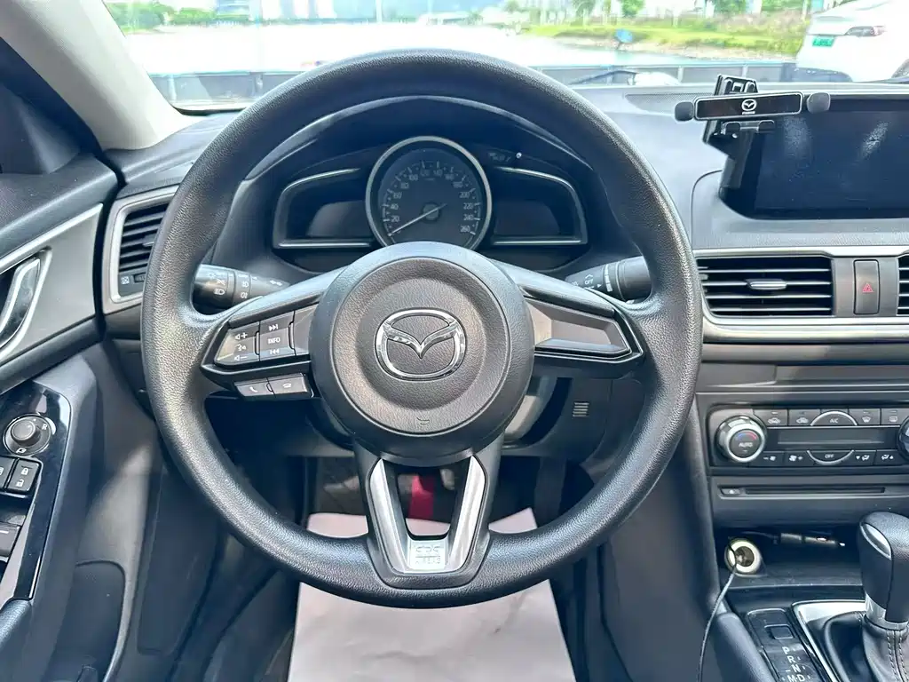 Mazda 3 Axela 2017 — фото 9