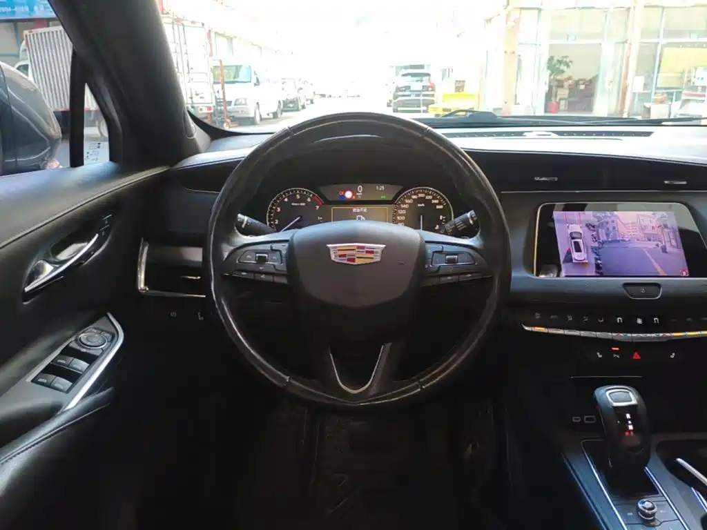 Cadillac XT4 2019 — фото 11