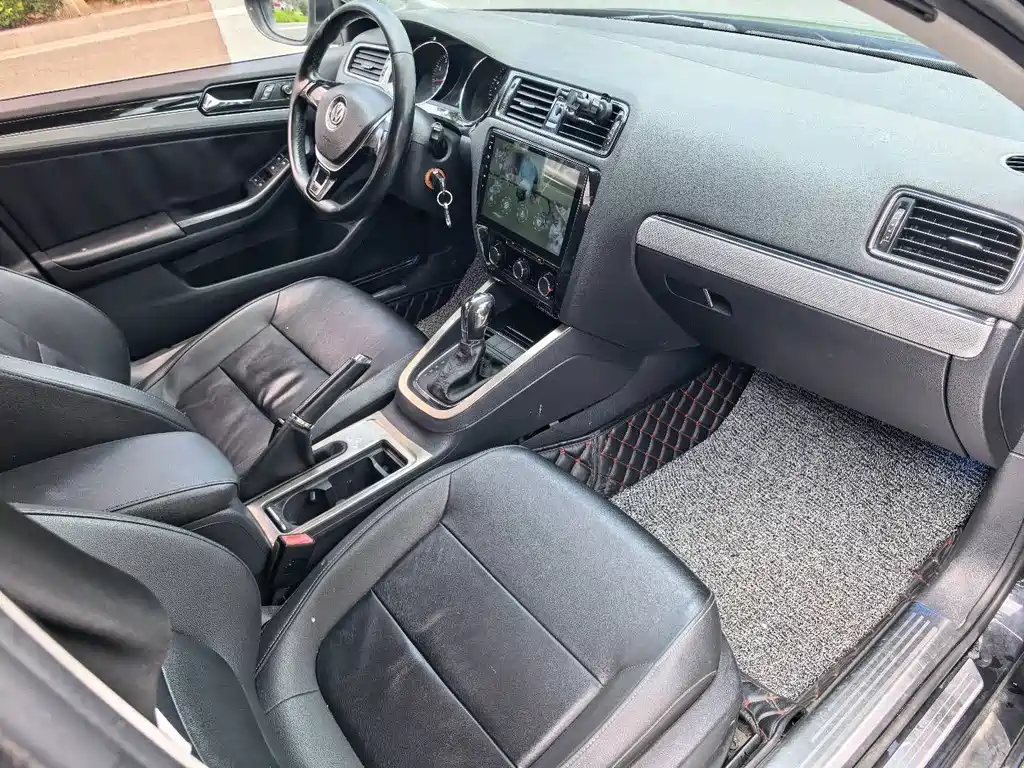 Volkswagen Sagitar 2016