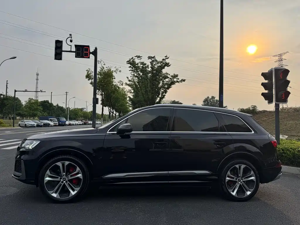 Audi Q7 2021 — фото 4