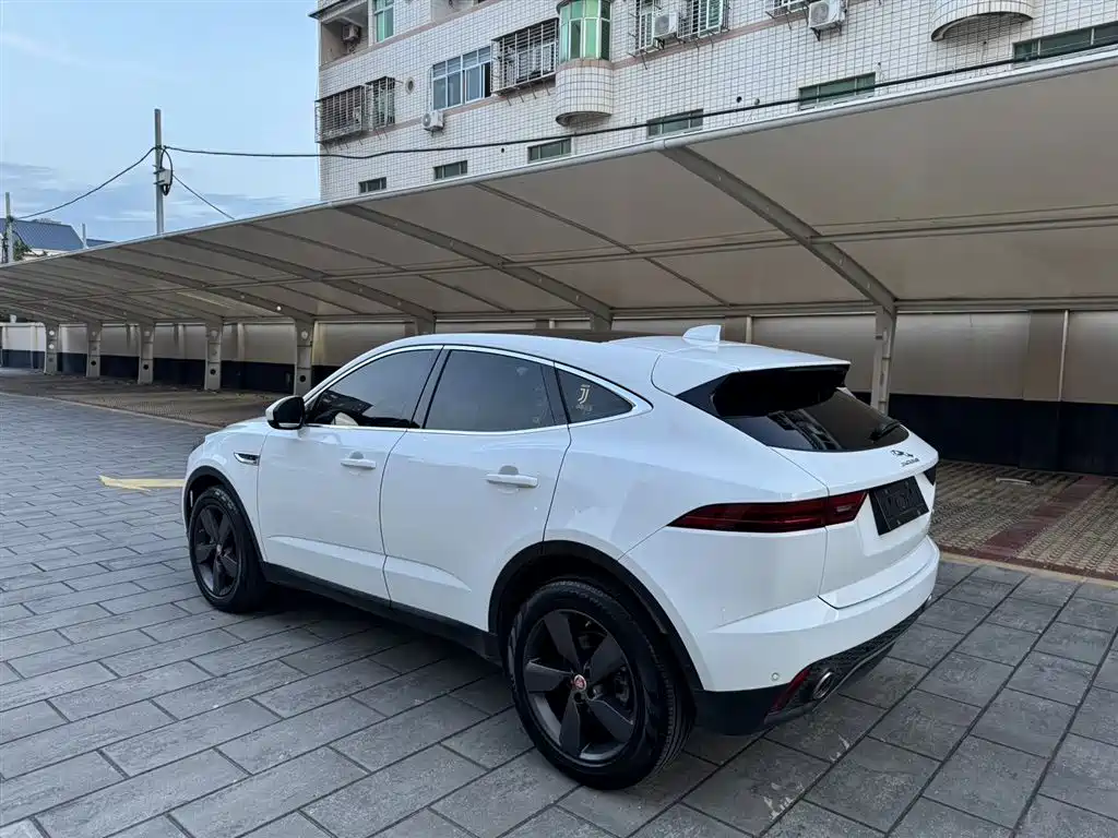 Jaguar E-PACE 2019 — фото 9