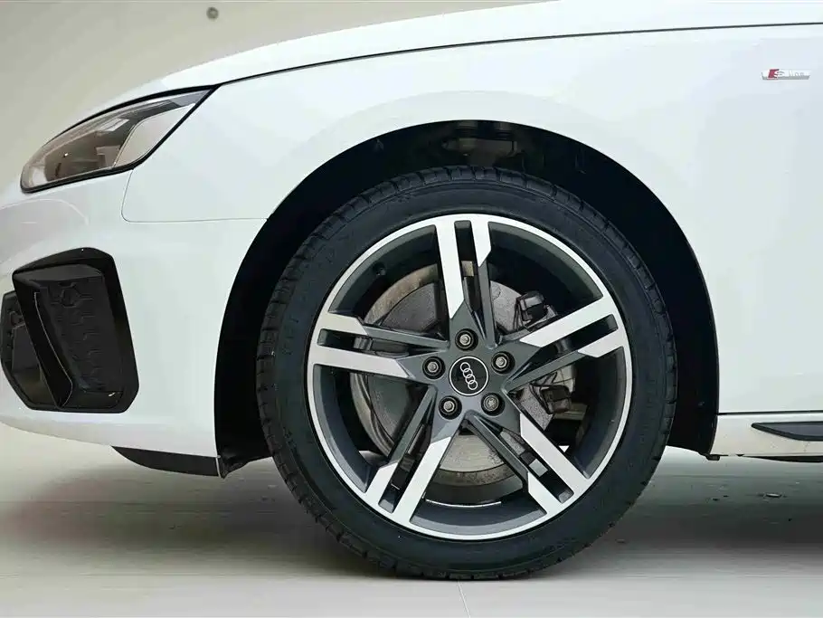 Audi A4L 2023 — фото 15