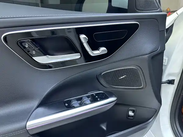 Mercedes-Benz C-Class 2024