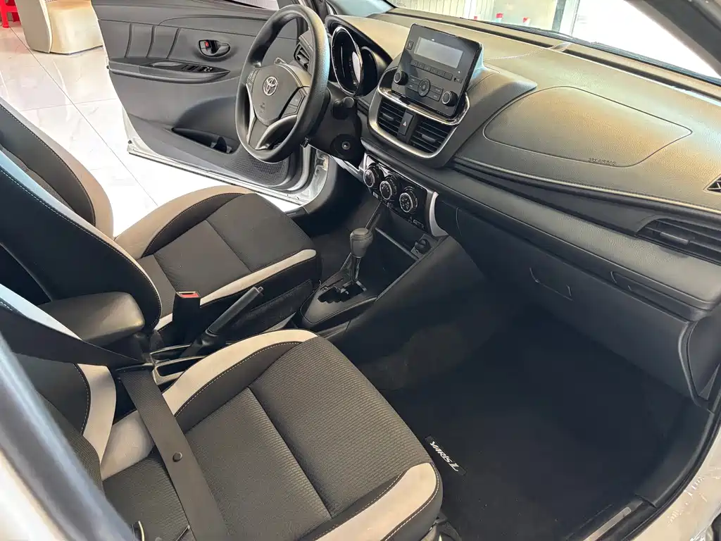 Toyota Yaris L 2022 — фото 16