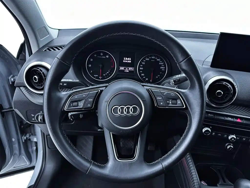 Audi Q2L 2024 — фото 11