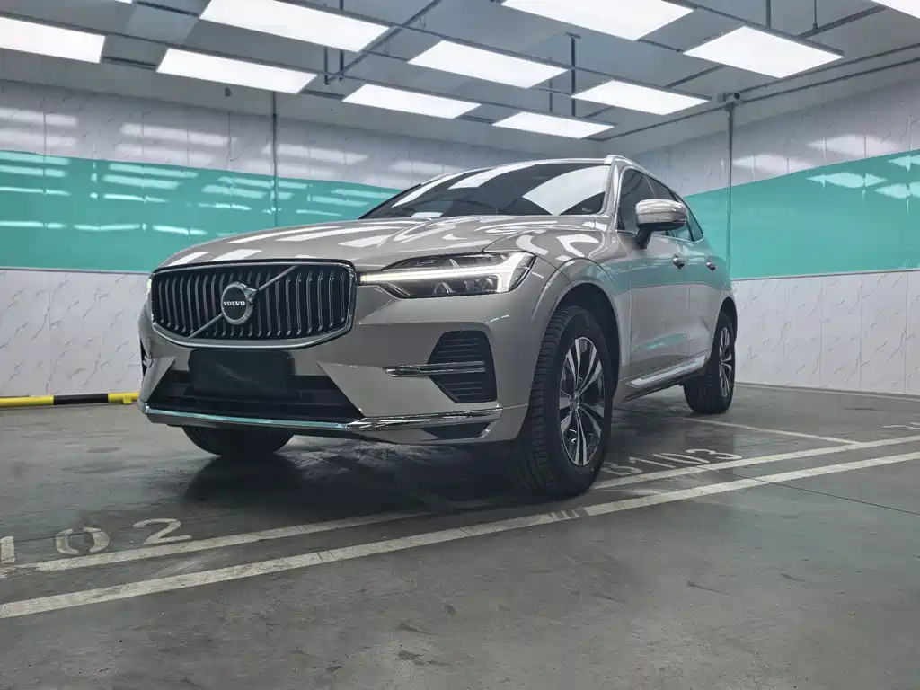 Volvo XC60 2023 — фото 1