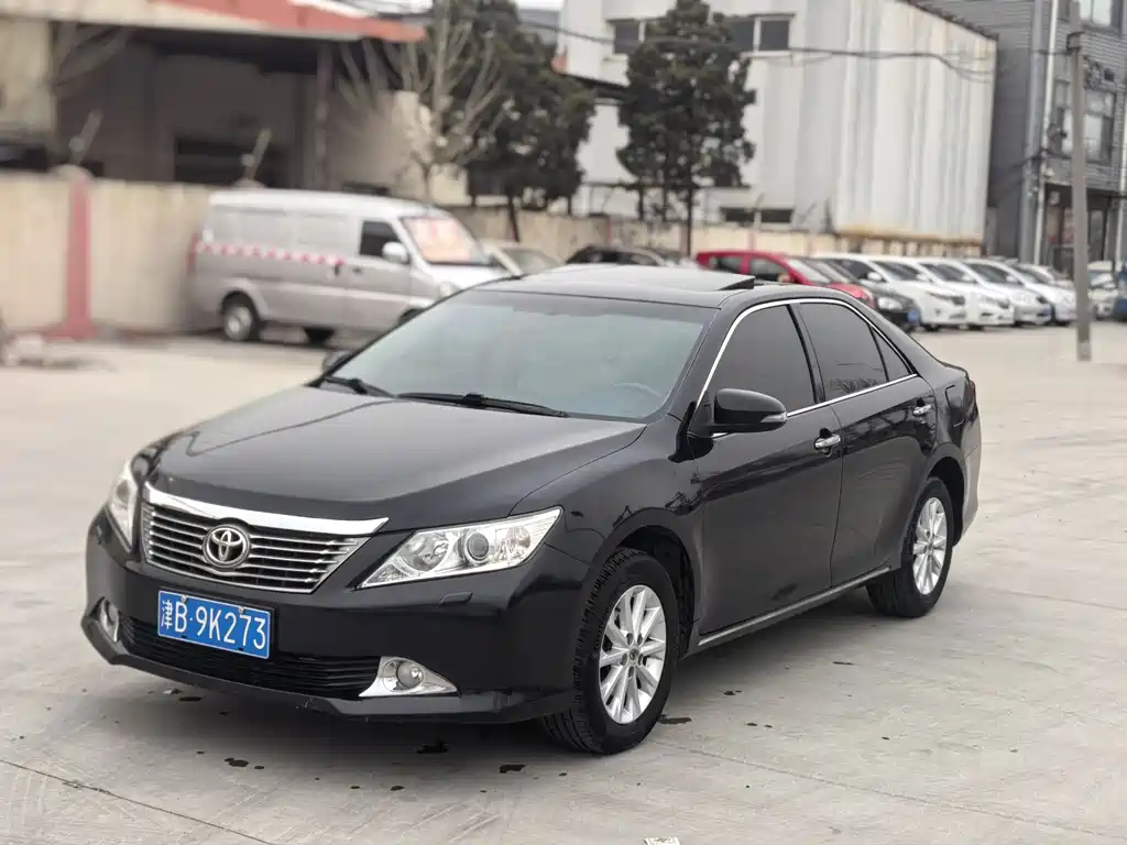 Toyota Camry 2013 — фото 1