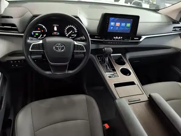 Toyota Granvia 2024