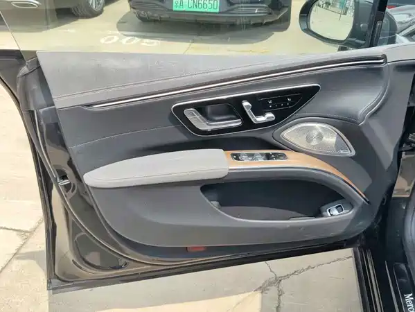 Mercedes-Benz EQS 2024