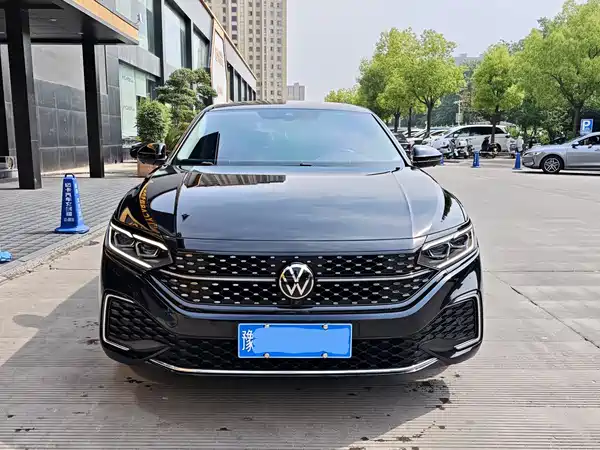 Volkswagen Passat 2023