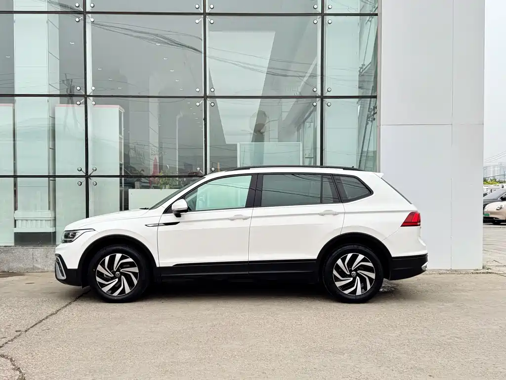 Volkswagen Tiguan L 2022 — фото 8