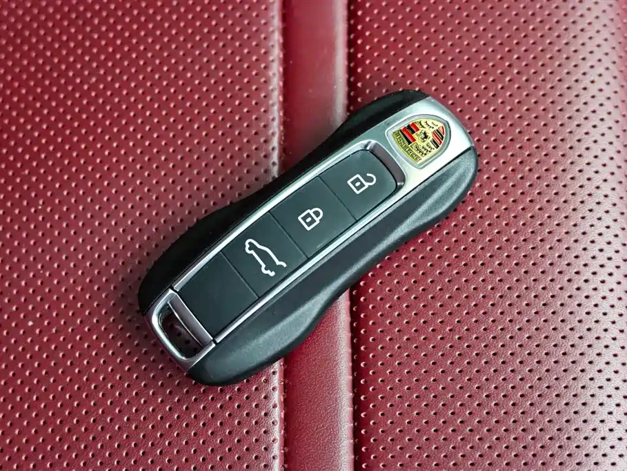 Porsche Cayenne Hybrid 2023 — фото 38