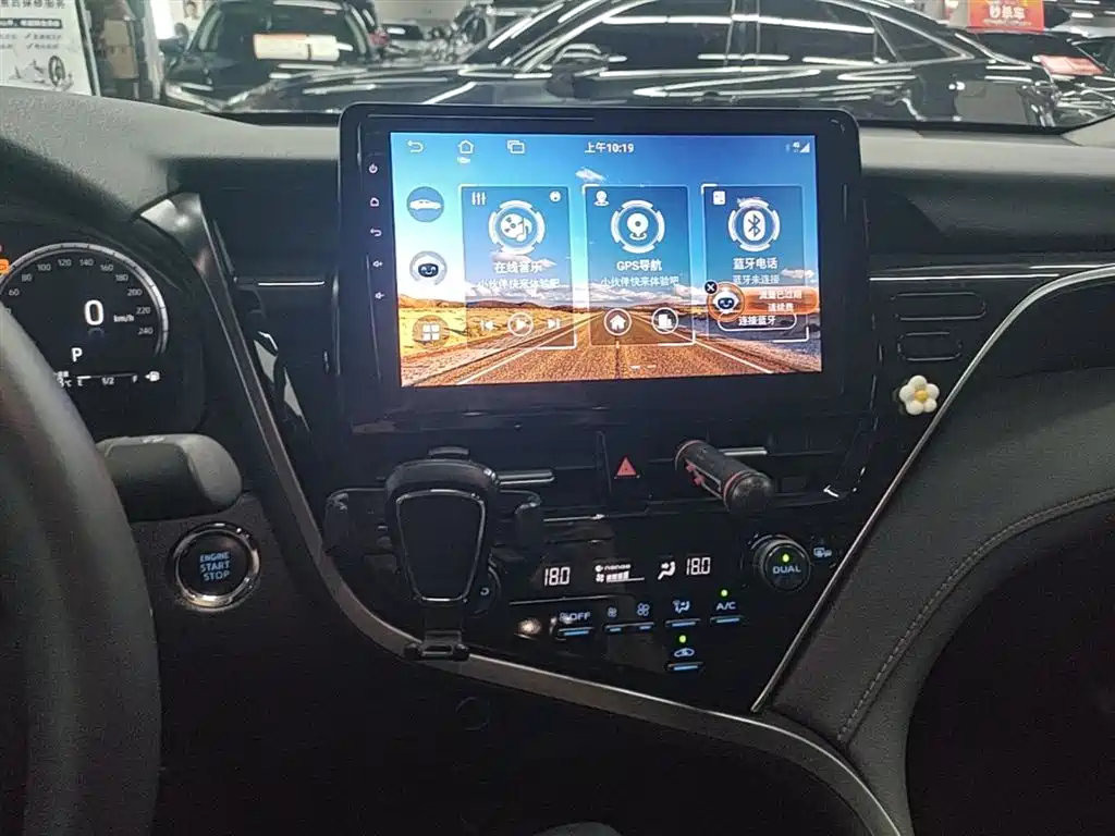 Toyota Camry 2023 — фото 13