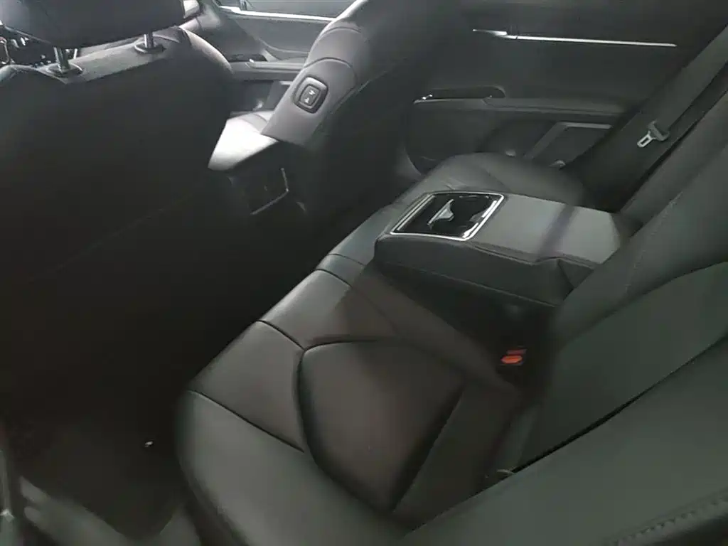 Toyota Camry 2023 — фото 17