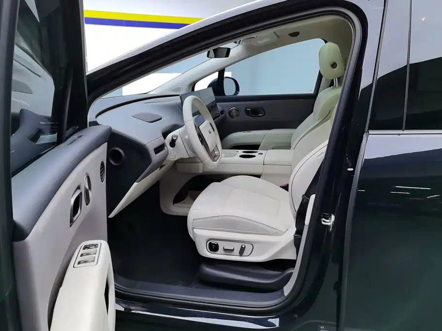 Li Auto i8 2025 — фото 9