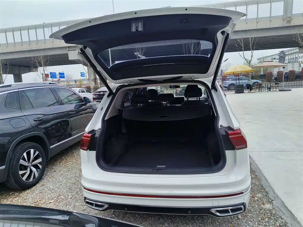 Volkswagen Tiguan L 2023 — фото 19