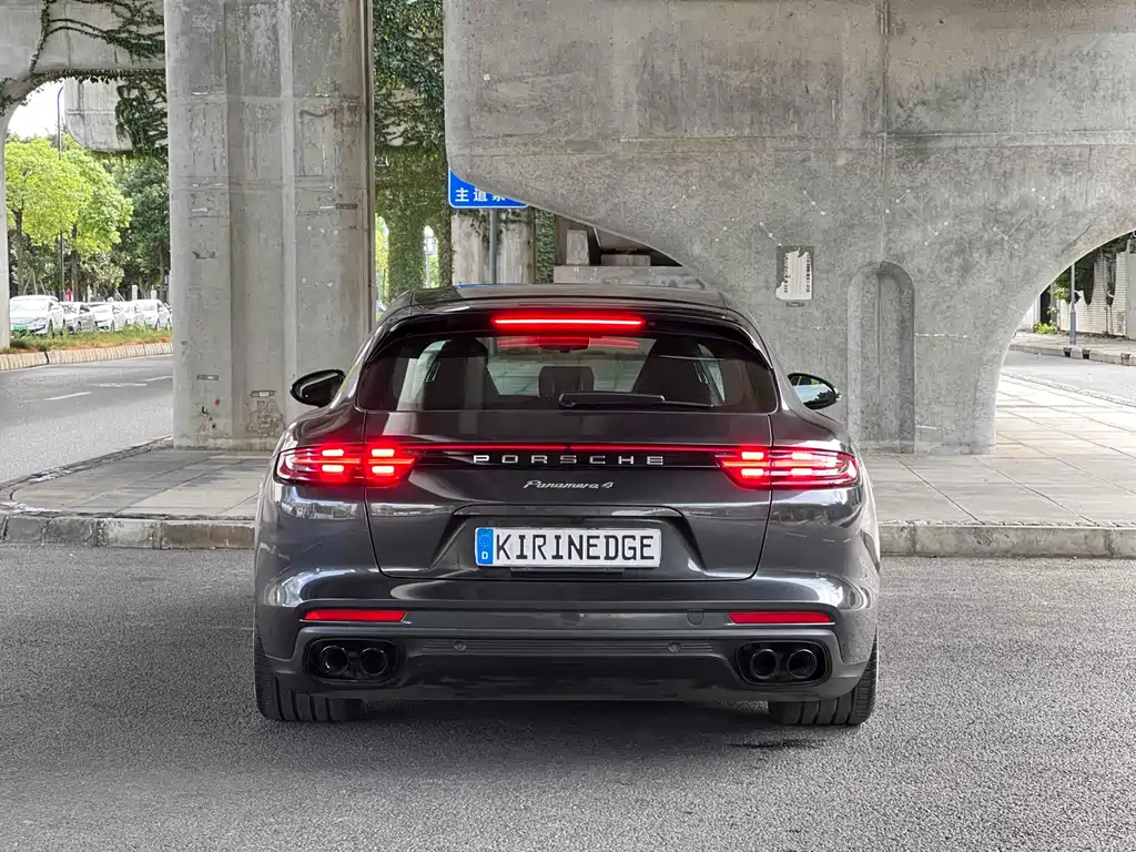 Porsche Panamera 2018 — фото 26