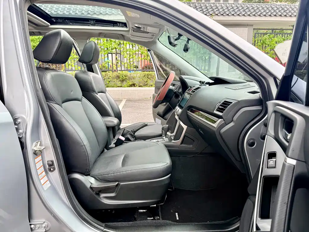 Subaru Forester 2017 — фото 12
