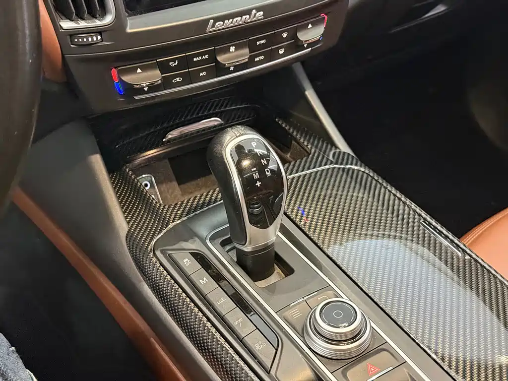 Maserati Levante 2016 — фото 14