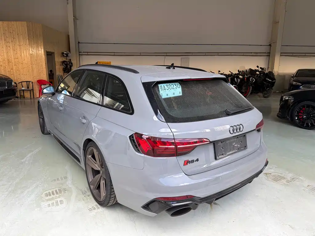 Audi RS 4 2023 — фото 7