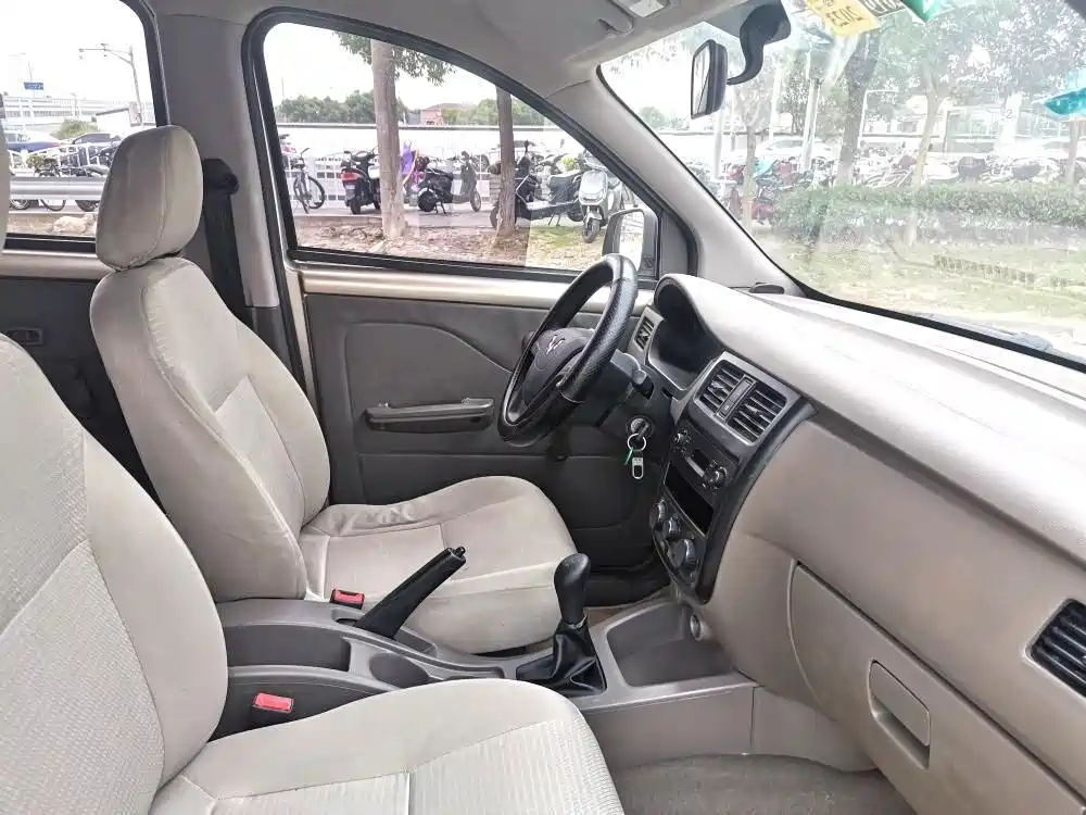 Wuling Rongguang V 2017 — фото 10