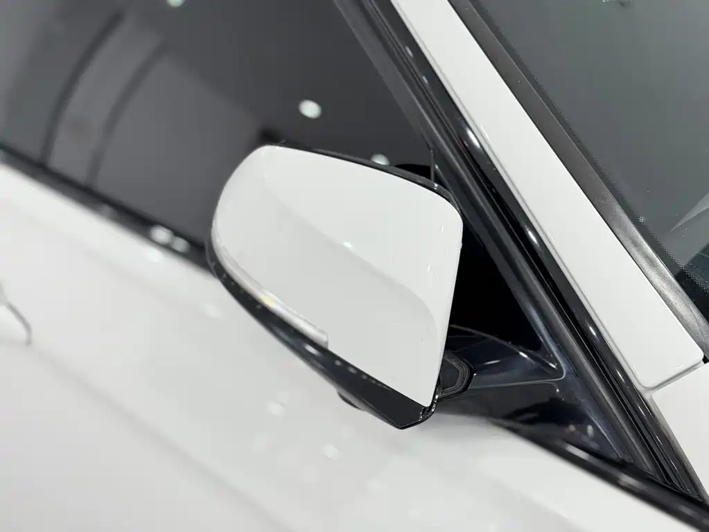 BMW 3 Series 2018 — фото 16