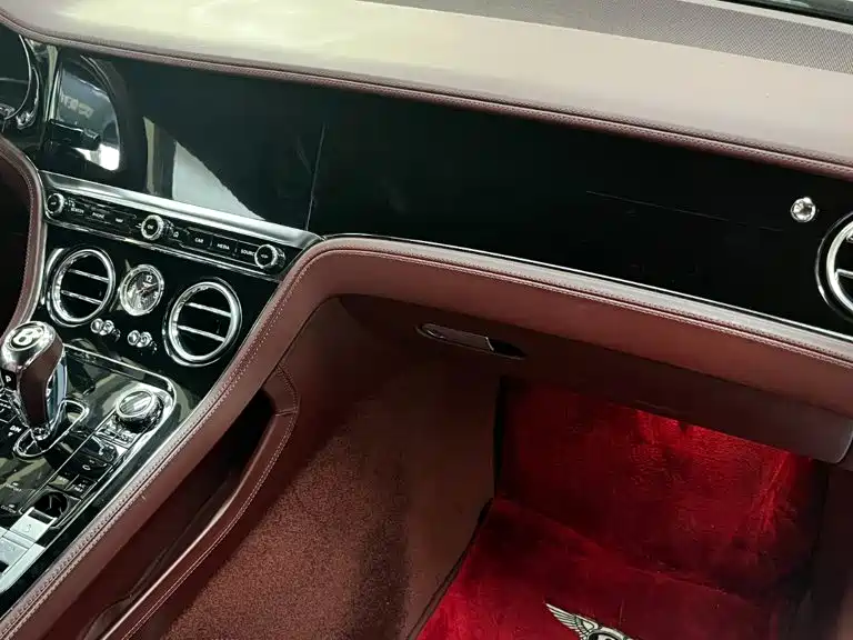 Bentley Continental 2018 — фото 24