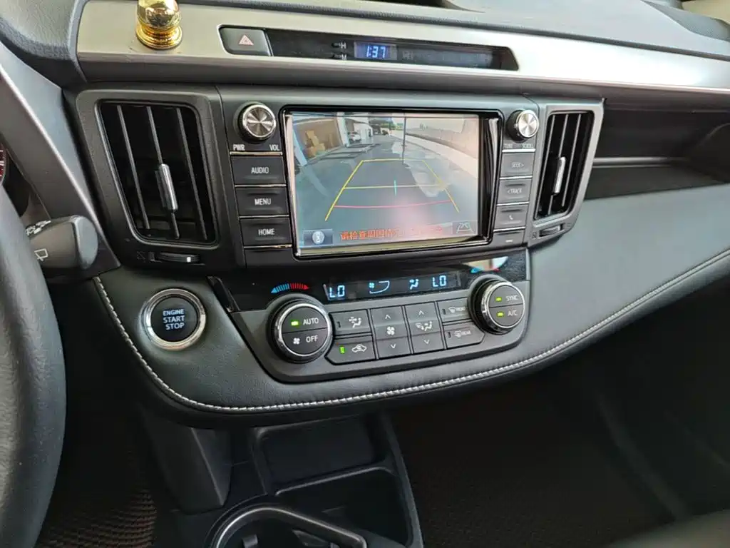 Toyota RAV4 2017 — фото 13