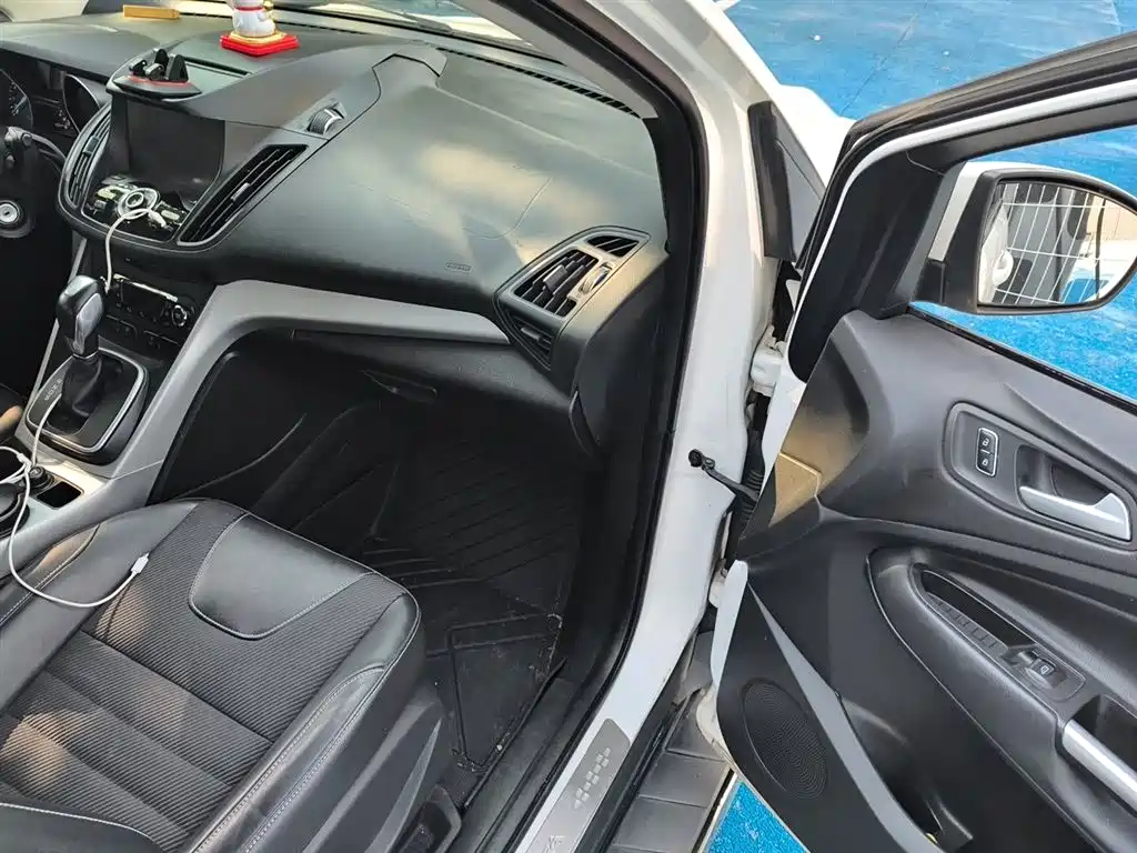 Ford Kuga 2015 — фото 21