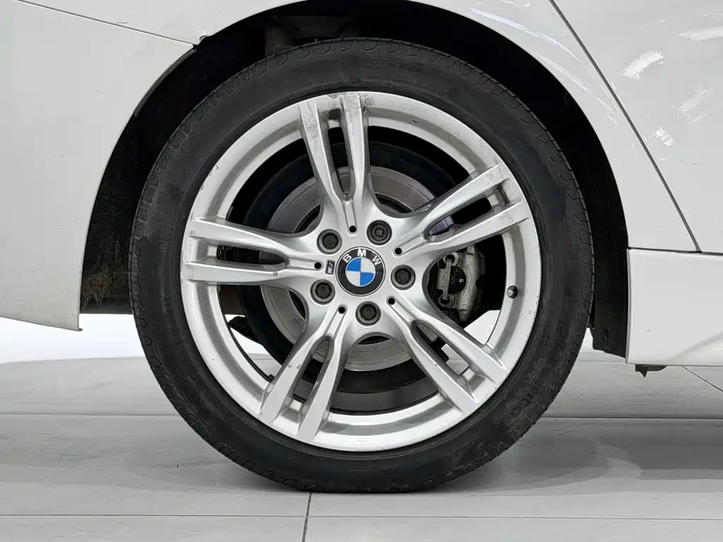 BMW 3 Series 2018 — фото 17