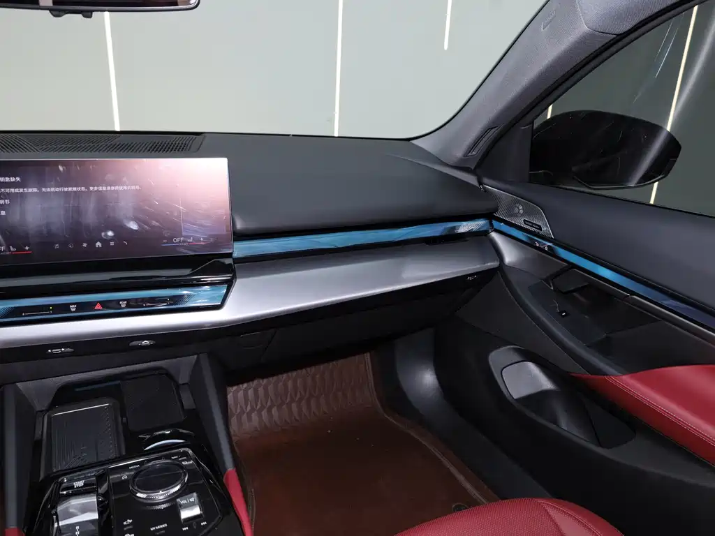 BMW 5 Series 2025 — фото 10