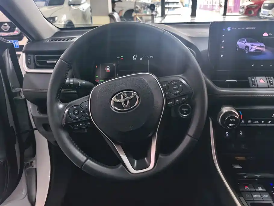 Toyota RAV4 2025 — фото 15